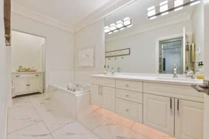 Hallway Photo of 16 3355 Morgan Creek Way, Surrey, BC