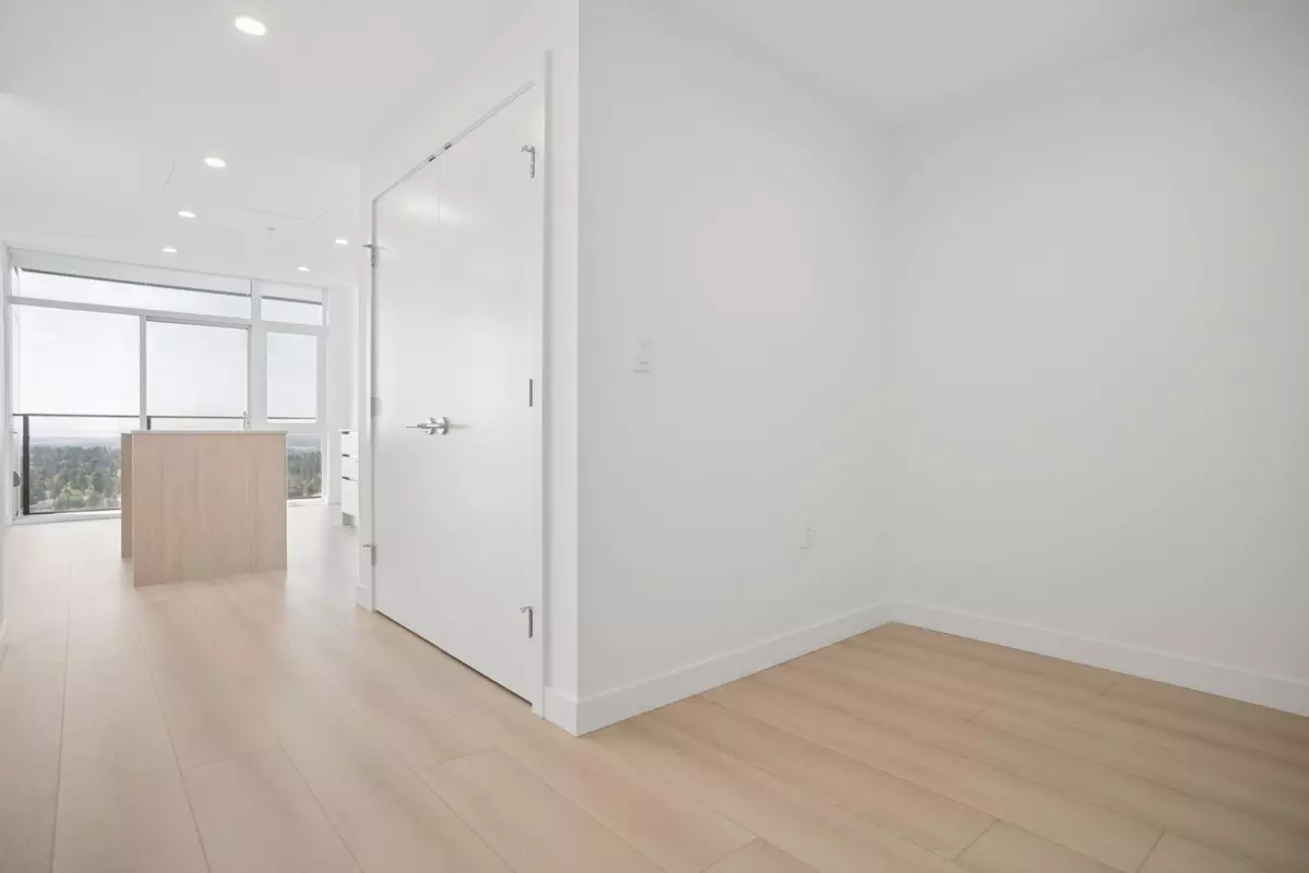 Living Room Photo of 2305 13573 98a Avenue, Surrey, BC