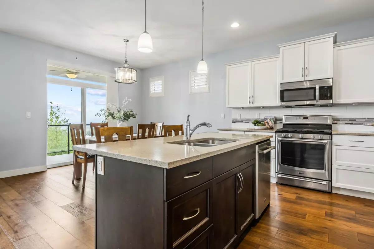 Dining Area Photo of B 47009 Sylvan Drive, Chilliwack, BC