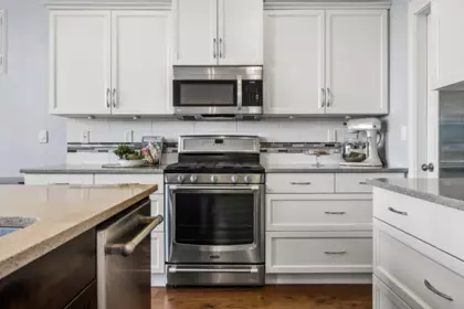 Kitchen Island Photo of B 47009 Sylvan Drive, Chilliwack, BC