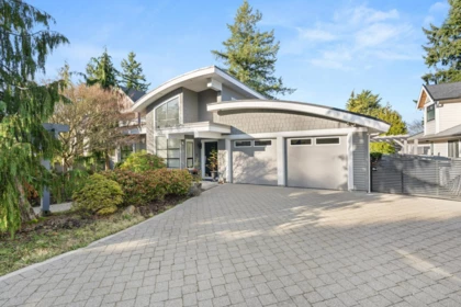 Fitness Center Photo Near 15461 18th Avenue, Surrey, BC