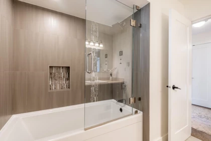 Hallway Photo of 12923 14a Avenue, Surrey, BC