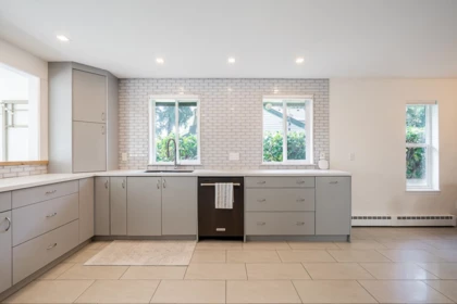 Primary Bathroom Photo of 12923 14a Avenue, Surrey, BC