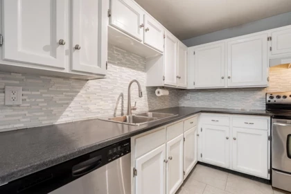 Walk-In Closet Photo of 104 707 Hamilton Street, New Westminster, BC