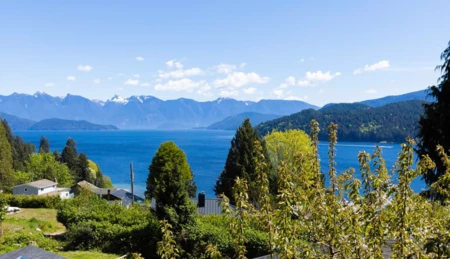 528 Harvey Road, Gibsons, BC, Gibsons — Single Family Residence for sale