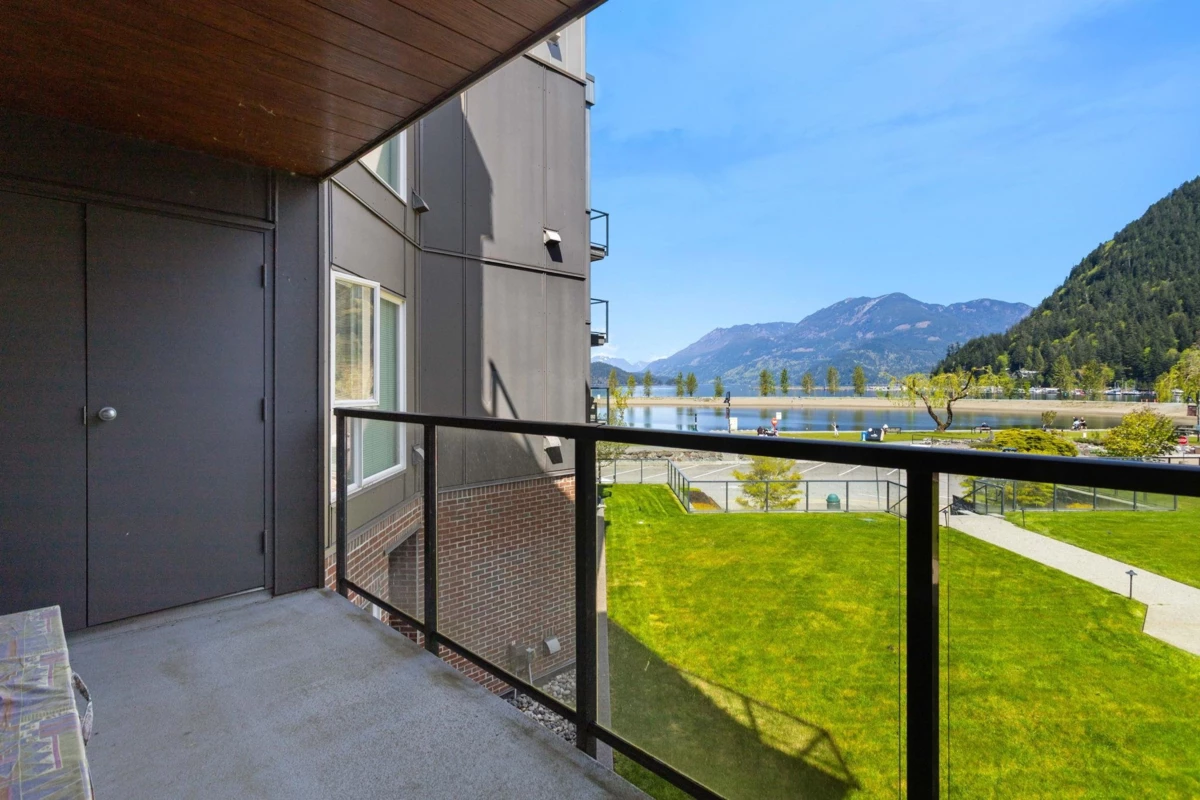 Family Room Photo of 214 378 Esplanade Avenue, Harrison Hot Springs, BC
