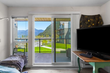 Breakfast Nook Photo of 214 378 Esplanade Avenue, Harrison Hot Springs, BC