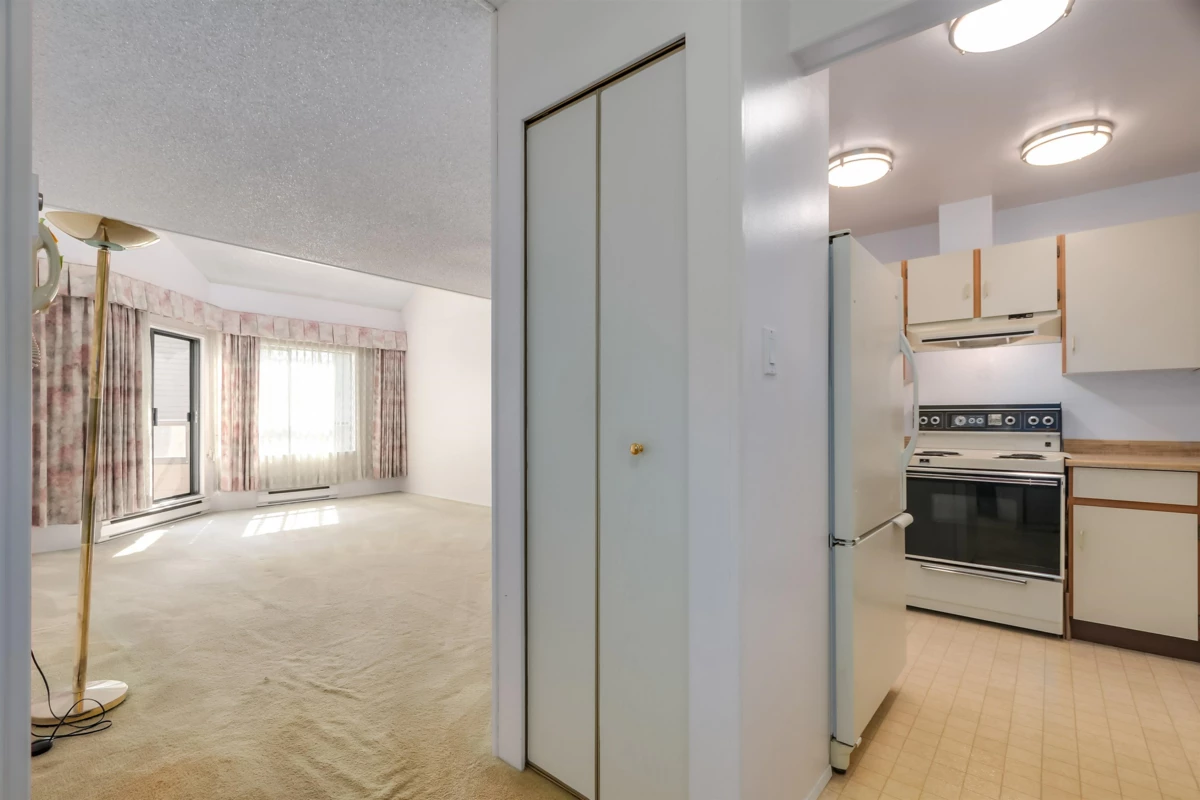 Dining Area Photo of 303 1690 Augusta Avenue, Burnaby, BC