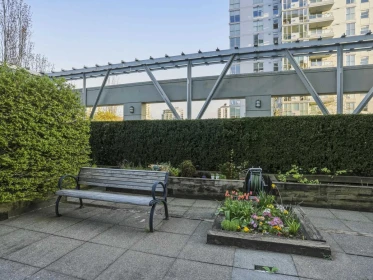 Garden / Landscaping Photo of 1201 120 W 16th Street, North Vancouver, BC
