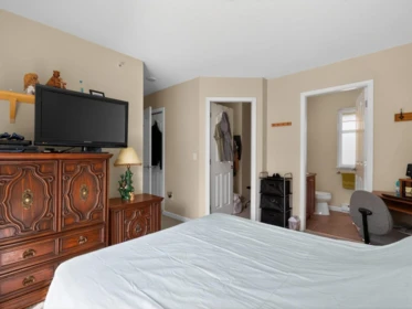 Bedroom 2 Photo of 2 15518 103a Avenue, Surrey, BC
