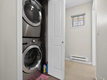 Office / Den Photo of 2 15518 103a Avenue, Surrey, BC
