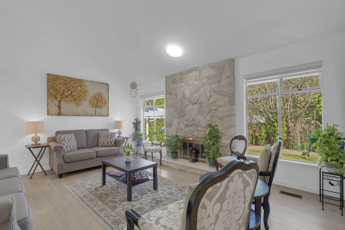 Living Room Photo of 10048 157 Street, Surrey, BC