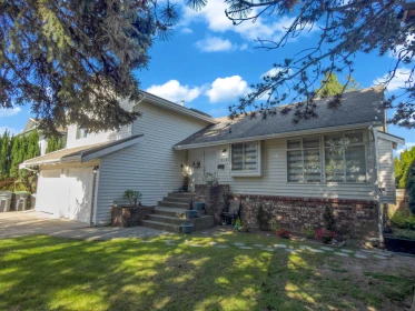 Front Yard Photo of 10048 157 Street, Surrey, BC