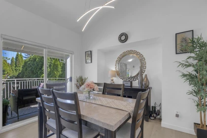 Kitchen Photo of 10048 157 Street, Surrey, BC