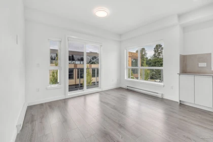 Kitchen Island Photo of 401 14225 103a Avenue, Surrey, BC
