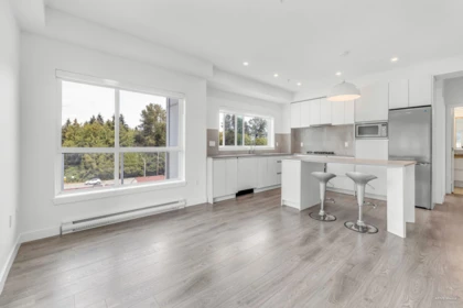 Kitchen Photo of 401 14225 103a Avenue, Surrey, BC