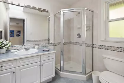 Hot Tub / Spa Photo of 3823 Michener Way, North Vancouver, BC