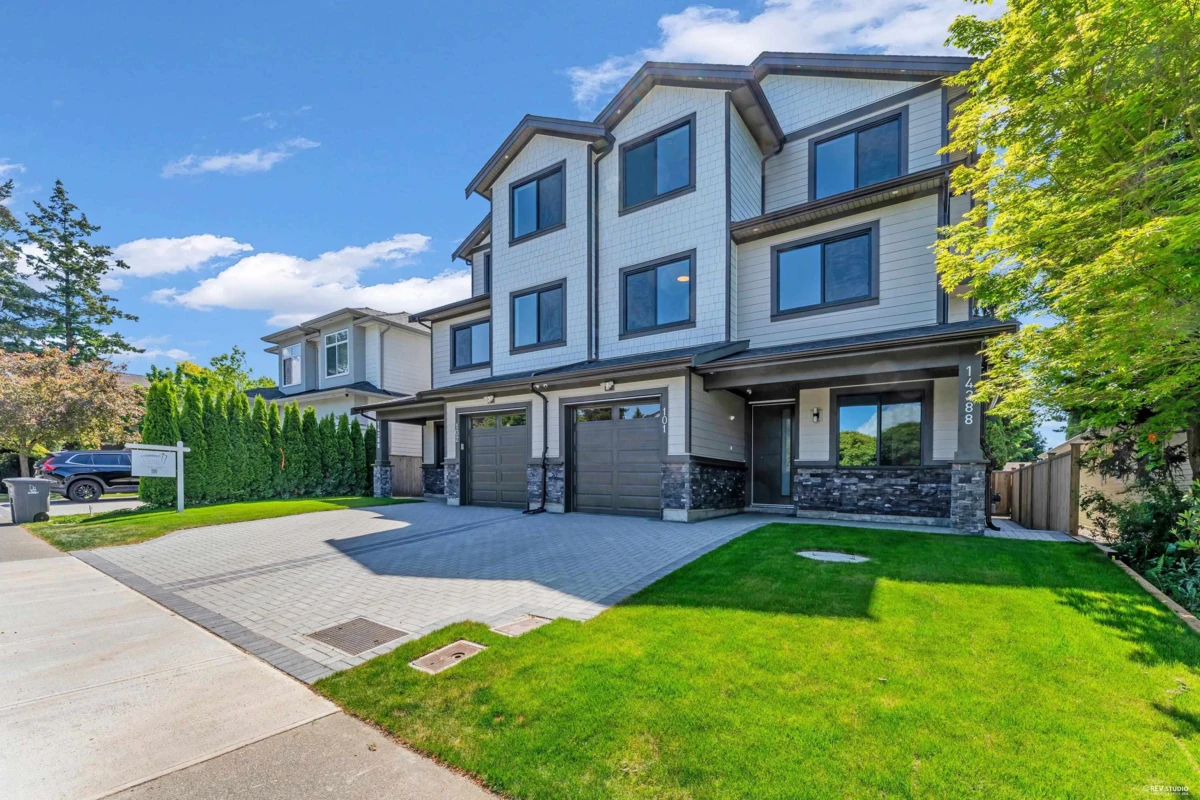 Living Room Photo of 101 14388 17a Avenue, Surrey, BC