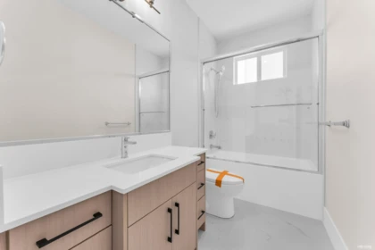 Entry Foyer Photo of 101 14388 17a Avenue, Surrey, BC