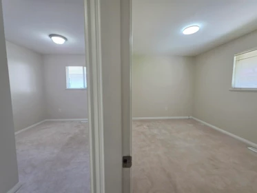 Entry Foyer Photo of 33601 12 Avenue, Mission, BC