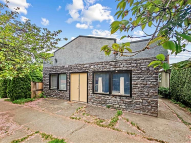 Outdoor Patio Photo of 3628 Dunbar Street, Vancouver, BC