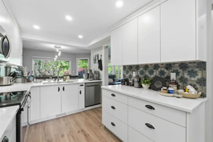 Kitchen Island Photo of 23 11737 236 Street, Maple Ridge, BC