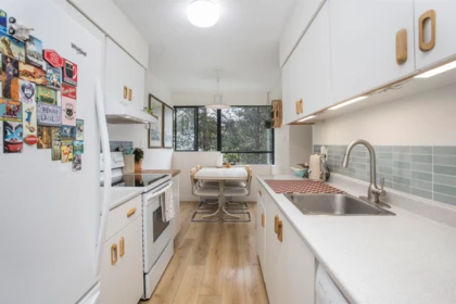 Kitchen Island Photo of 506 1026 Queens Avenue, New Westminster, BC