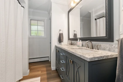 Guest Bathroom Photo of 45578 Worthington Place, Chilliwack, BC