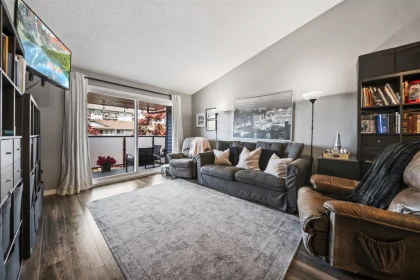 Breakfast Nook Photo of 317 33400 Bourquin Place, Abbotsford, BC