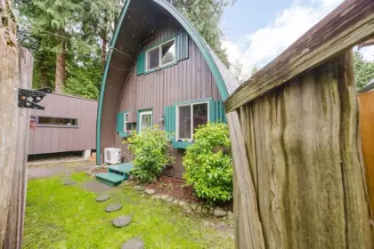 Hot Tub / Spa Photo of 2829 Lower Road, Roberts Creek, BC