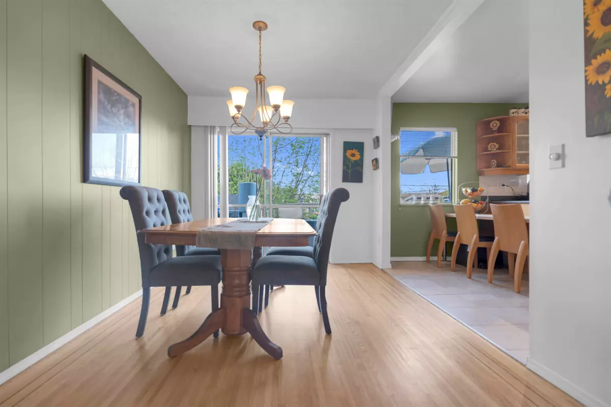 Family Room Photo of 11064 Swan Crescent, Surrey, BC