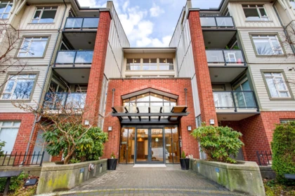 302 100 Capilano Road, Port Moody, BC, Port Moody — Apartment/Condo for sale