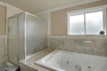 Hallway Photo of 14078 68 Avenue, Surrey, BC