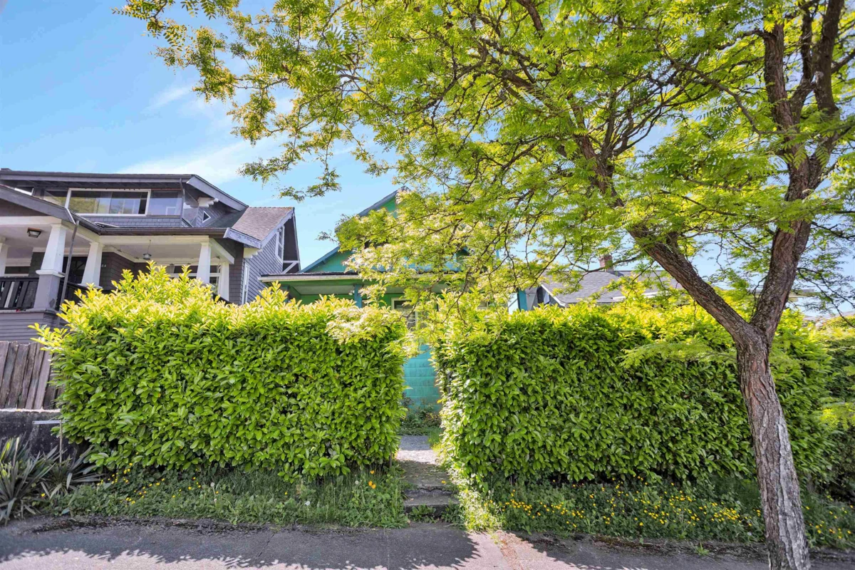 Family Room Photo of 3450 Oxford Street, Vancouver, BC