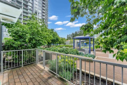 Front Yard Photo of 2 13720 100 Avenue, Surrey, BC