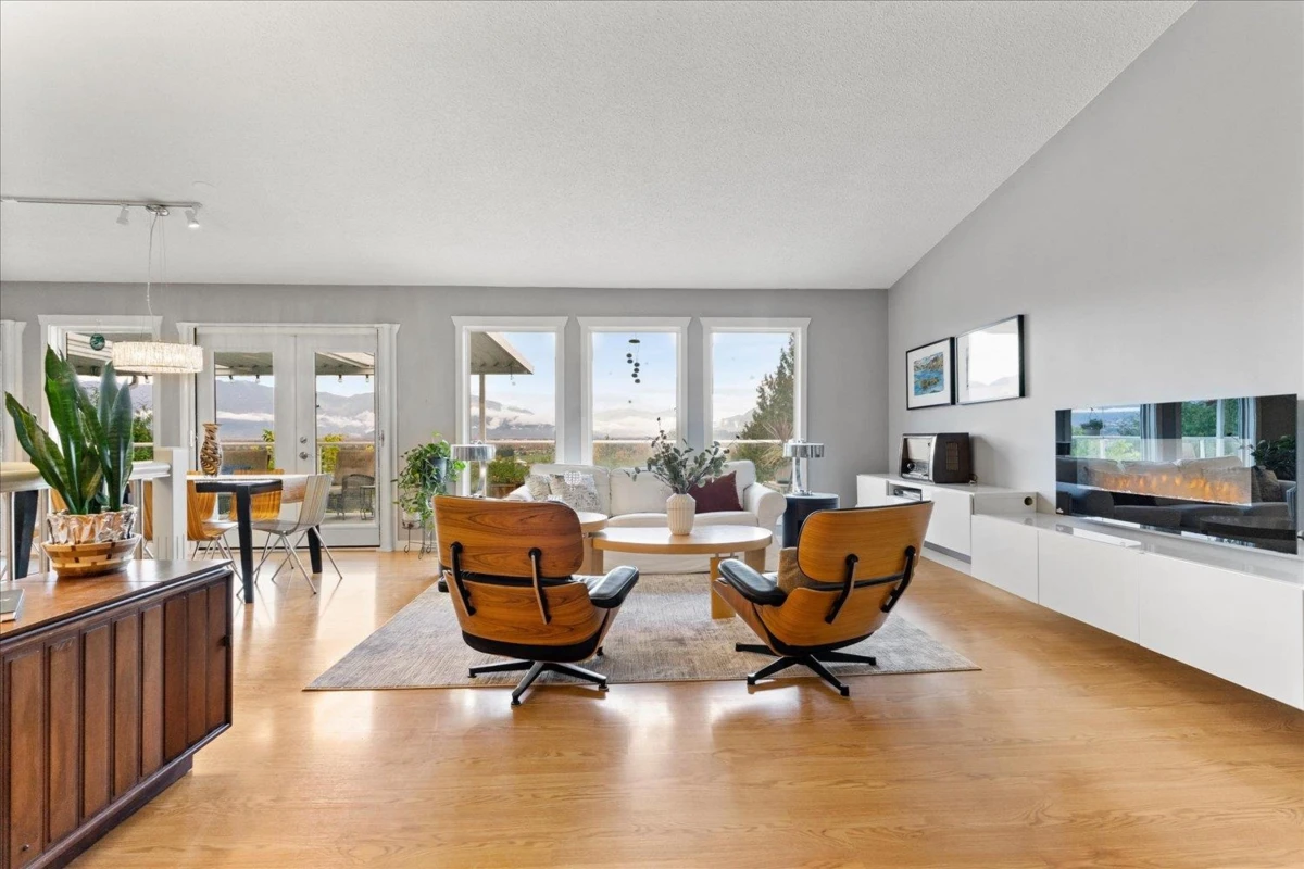 Dining Area Photo of 46455 Uplands Road, Chilliwack, BC