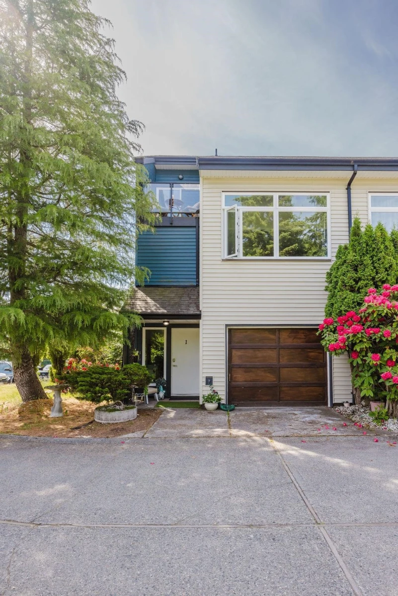 Exterior Rear Photo of 1 623 Farnham Road, Gibsons, BC