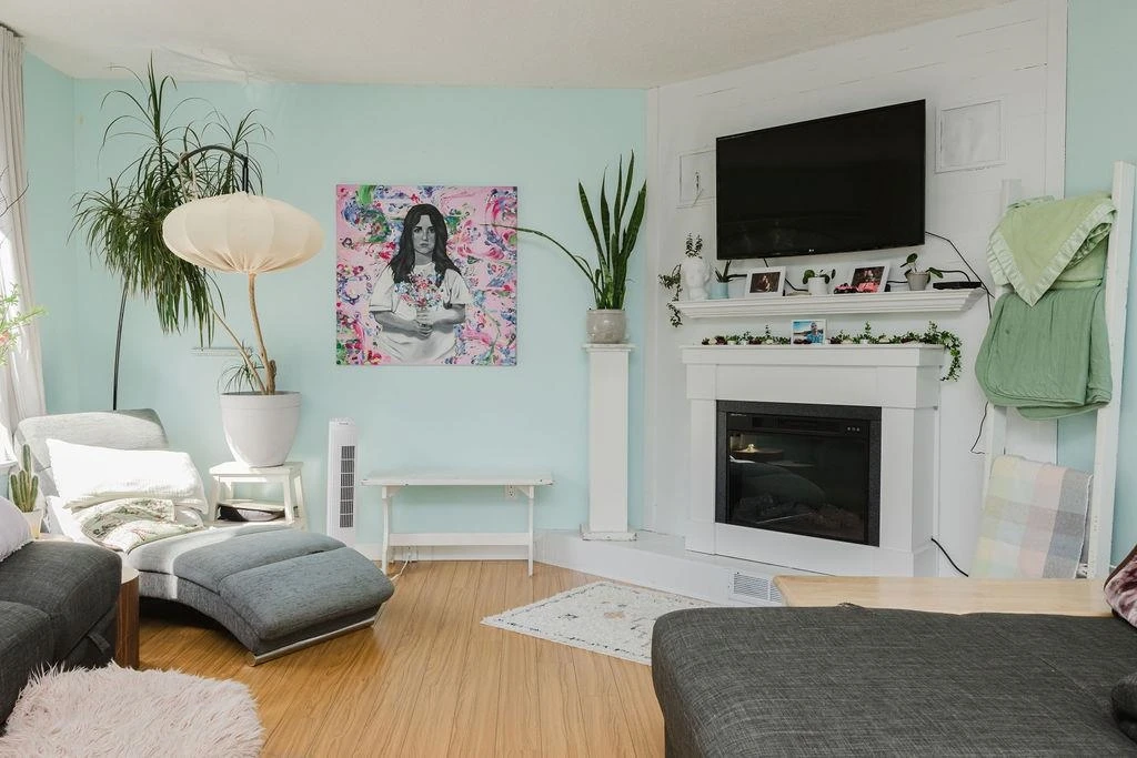 Family Room Photo of 1 623 Farnham Road, Gibsons, BC