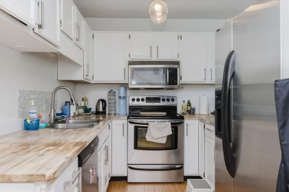 Kitchen Island Photo of 1 623 Farnham Road, Gibsons, BC