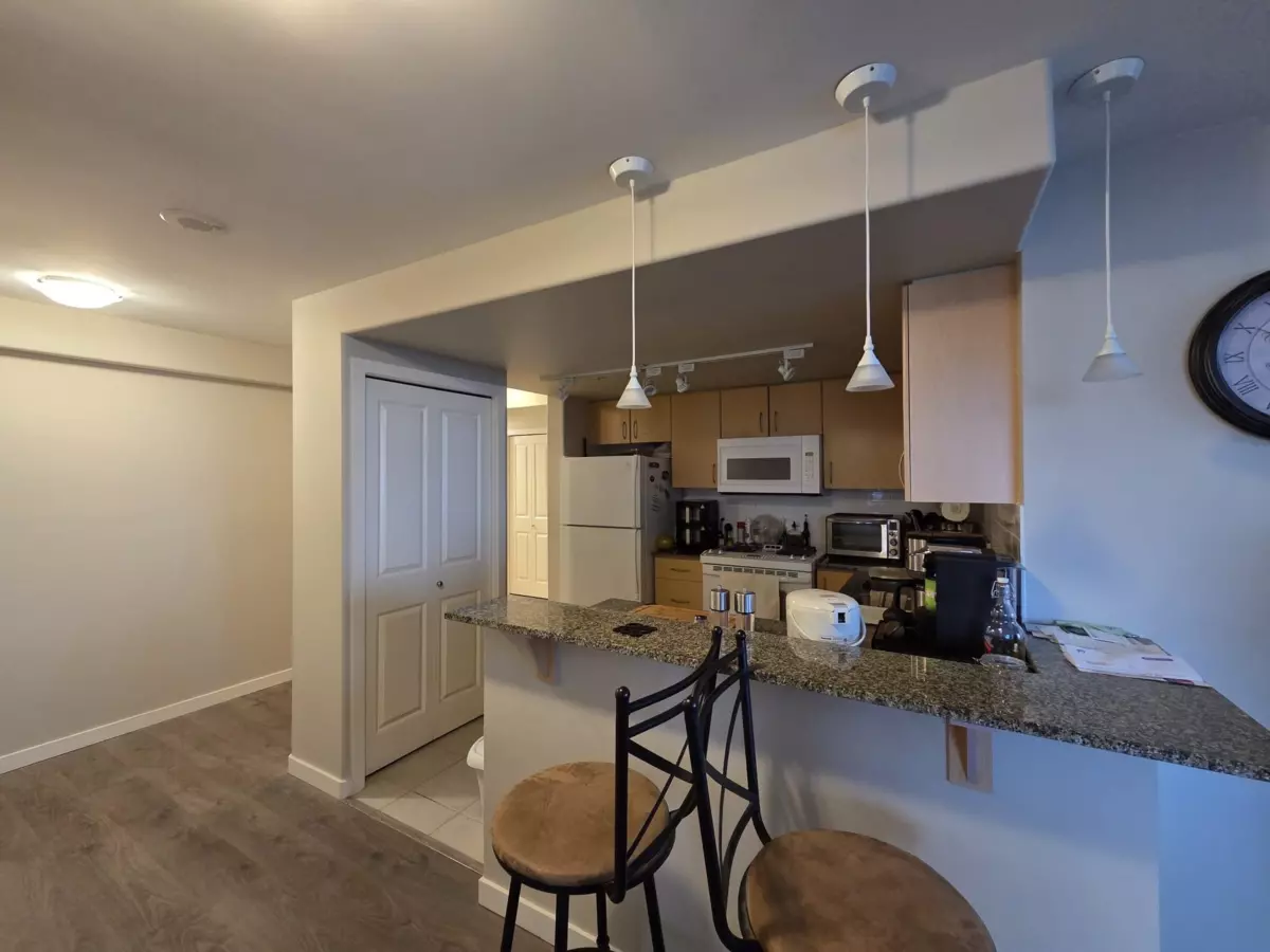 Family Room Photo of 1805 8460 Granville Avenue, Richmond, BC
