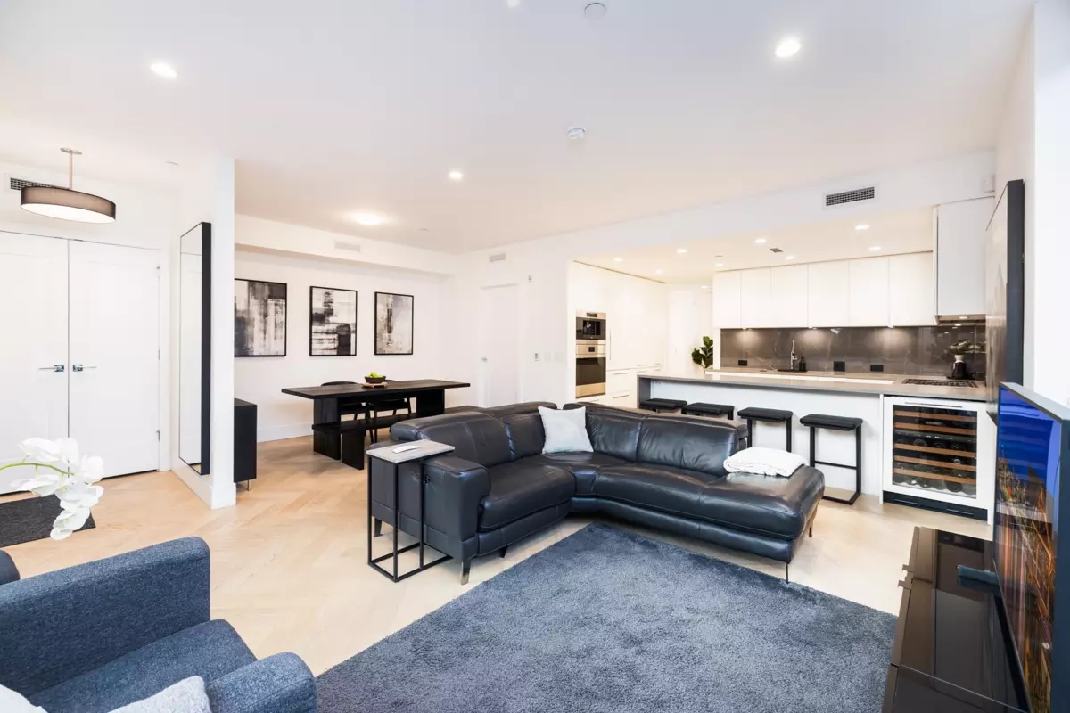 Living Room Photo of 601 W 31st Avenue, Vancouver, BC