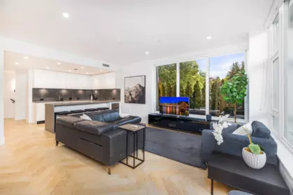 Kitchen Island Photo of 601 W 31st Avenue, Vancouver, BC