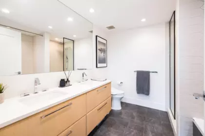 Powder Room Photo of 601 W 31st Avenue, Vancouver, BC