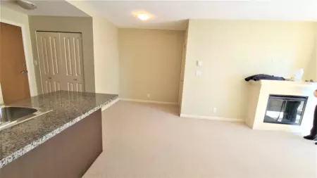 Kitchen Island Photo of 3309 892 Carnarvon Street, New Westminster, BC