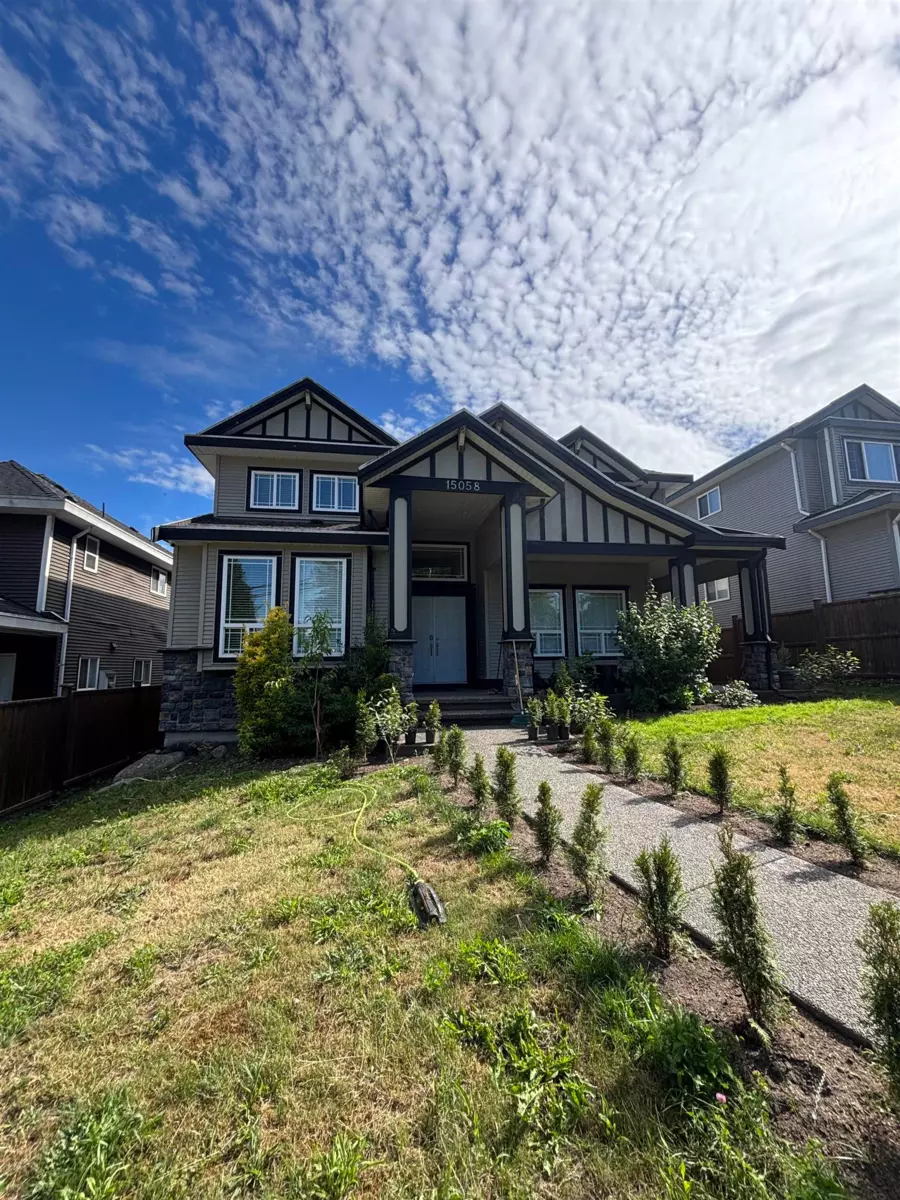 Living Room Photo of 15058 72nd Avenue, Surrey, BC