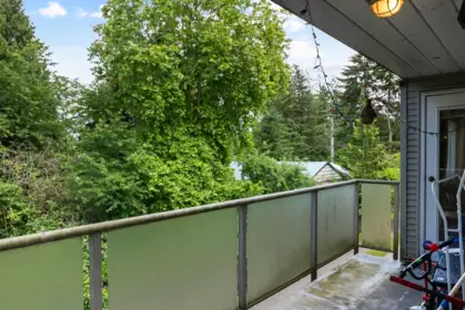 Mudroom Photo of 310 14377 103 Avenue, Surrey, BC