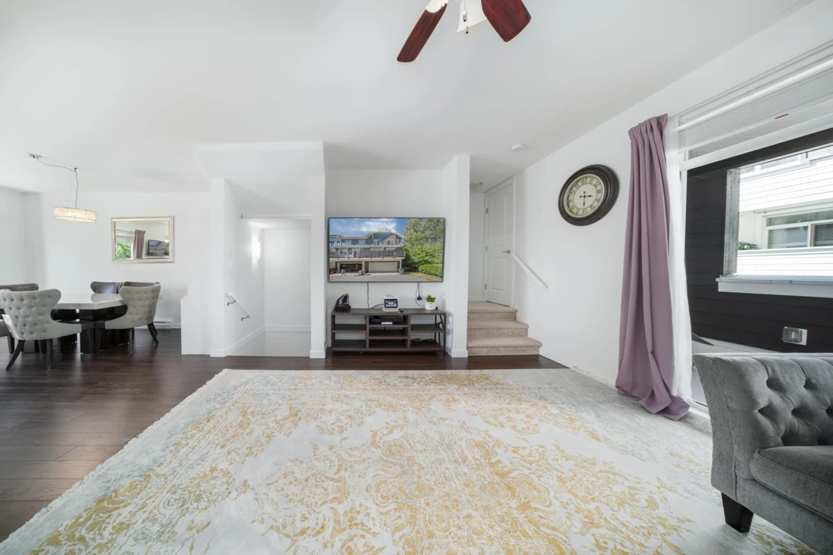 Dining Area Photo of 8 16357 15 Avenue, Surrey, BC
