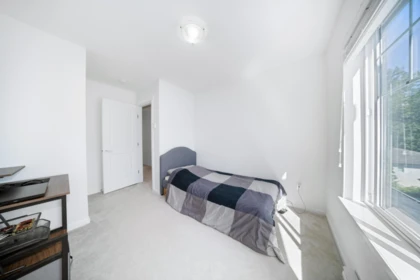 Basement Recreation Room Photo of 8 16357 15 Avenue, Surrey, BC