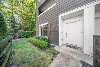 Garden / Landscaping Photo of 8 16357 15 Avenue, Surrey, BC
