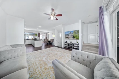 Hallway Photo of 8 16357 15 Avenue, Surrey, BC